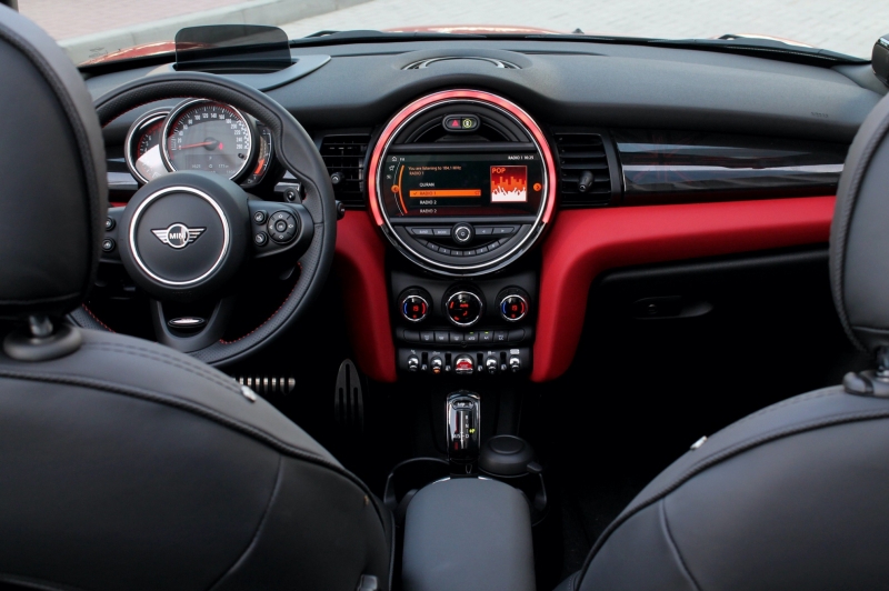 rood Mini Cooper JCW Cabrio 2020